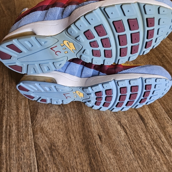 Nike Air Max Dynamic Blue and Yellow Sneakers with Cushioned Soles - Picture 4 of 4